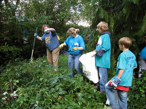 tn_2008_Marie_Bush_Scouts_along_creek