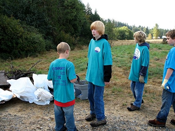 tn_2120_Boy_Scouts_ready_to_load_debris